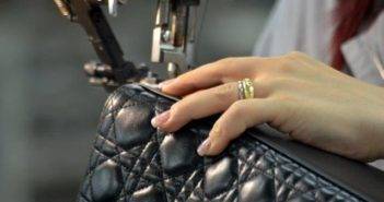 Piancastagnaio. Nuovo furto di borse di alta moda; colpita un’importante fabbrica donna_borsa_macchina_cucire
