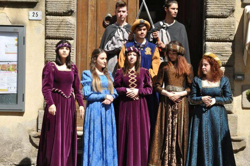 Santa_Fiora_Ponte_tra_due_storie_studenti_costume_20170521_02