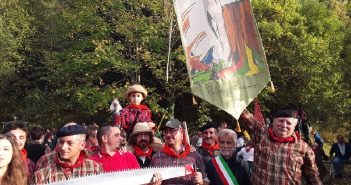 Vivo d’Orcia. Palio del Boscaiolo: Pian delle Mura trionfa ancora Vivo_dOrcia_Palio_Boscaiolo_2018_20181021_165318_02