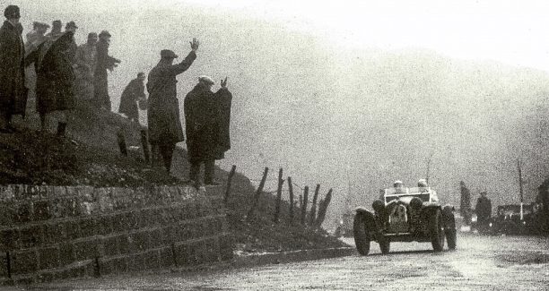 1934-04-08_Mille_Miglia_winner_Alfa_Romeo_8C_2600_Varzi_Bignami