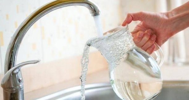 Acqua_brocca_rubinetto