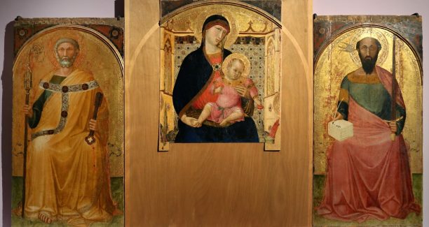 Ambrogio_lorenzetti,_madonna_col_bambino_tra_i_ss._pietro_e_paolo,_1342_ca._(roccalbegna,_ss._pietro_e_paolo)_01