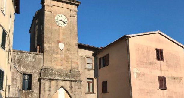 Arcidosso_Torretta_Orologio_01