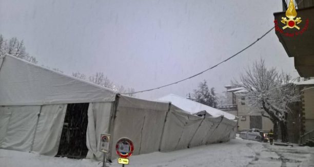 Arcidosso_tenda_pista_ghiacico_crollata_20171216_01