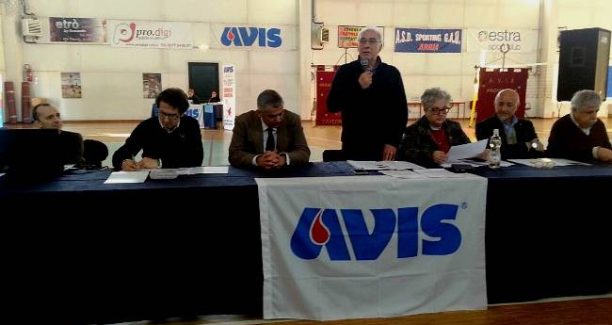 Viro Pacconi a un convegno AVIS ad Arbia (Asciano) 2015 (foto ripresa da Sienafree.it)