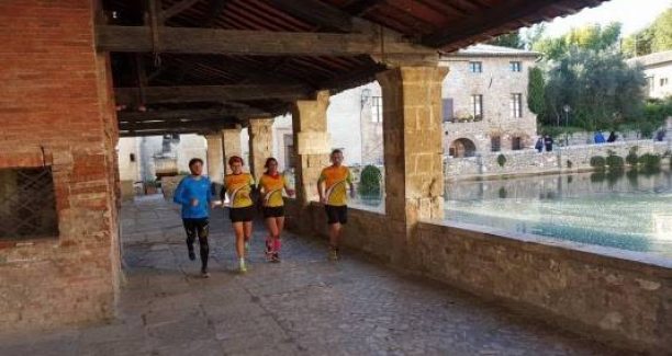 Bagno_Vignoni_runners_01