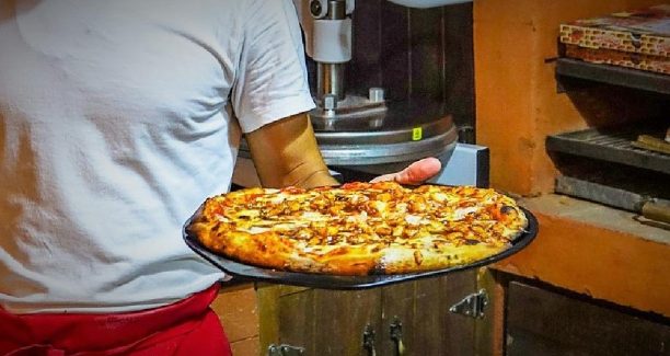 Cameriere_pizzeria_01