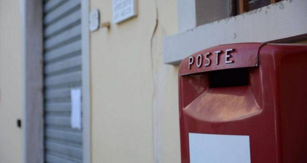 Cassetta_postale_rossa_01