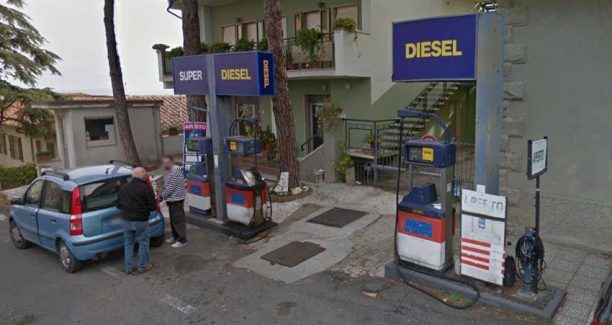 Castiglione_dOrcia_Distributore_carburanti_01