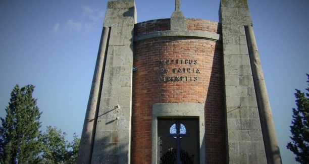 Castilglione_dOrcia_Parco_Rimembranza_Monumento_ai_Caduti_01