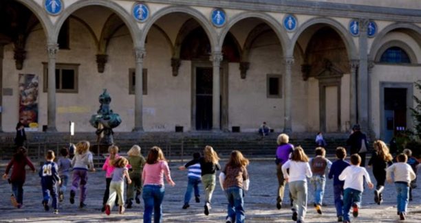 Firenze_Minorenni_Piazza_Santissmai_Annunziata_01