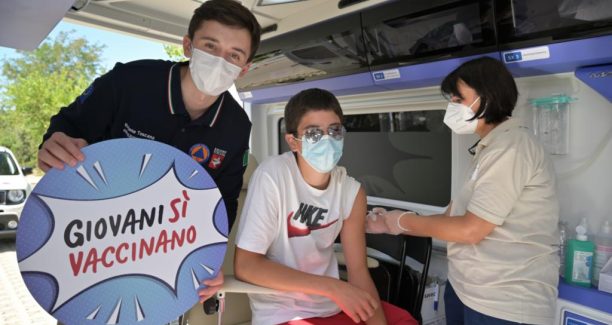 Follonica_Vaccini_in_spiaggia_GiovaniSìVaccinano_20210708_01