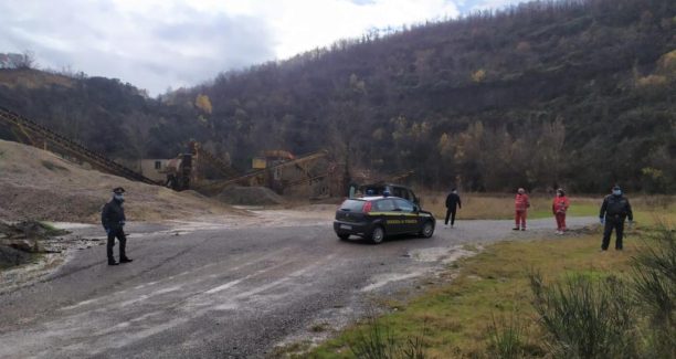Guardia_di_Finanza_Brillare_Artifizi_Pirotecnici_IMG-20201210_01