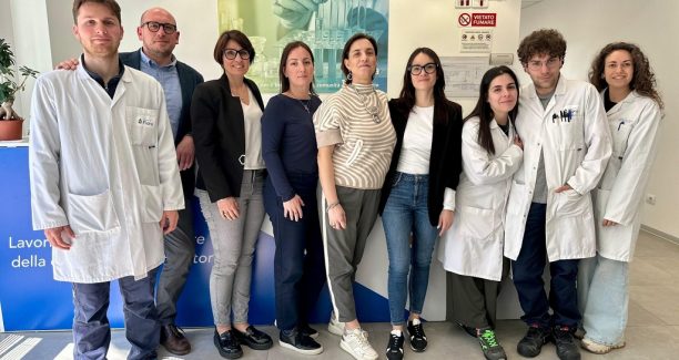 Laboratorio-analisi-scaled-2559x1706