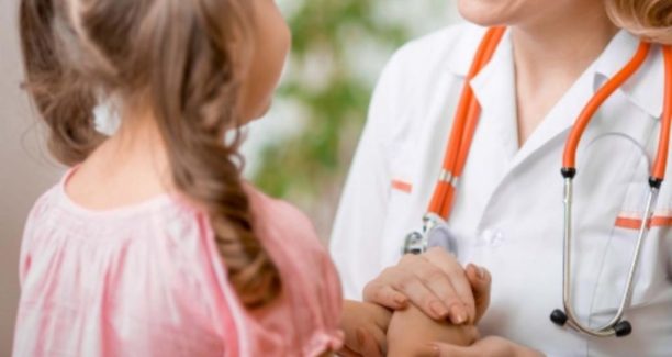 Medico_bambina_scuola_01