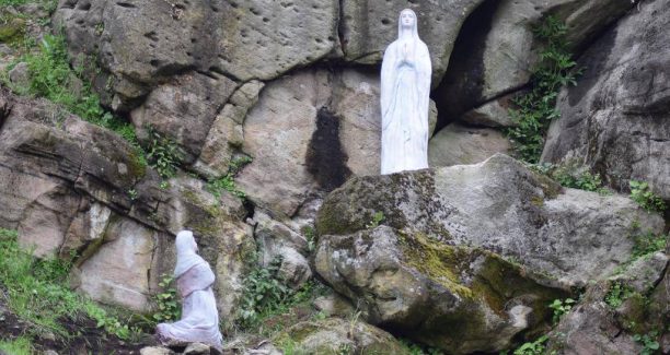 Piancastagnaio_Area_Verde_Viale_Roma_Le_Logge_Posa_Statue_Don_Zelio_restaurate_20180523_DSC_0885