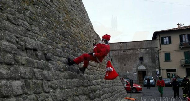 piancastagnaio_babbo_natale_vigili_del_fuoco_img_20161219_110631