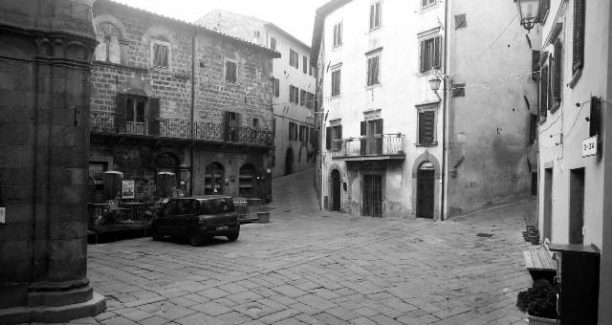 Piancastagnaio_Piazza_Orologio_BN