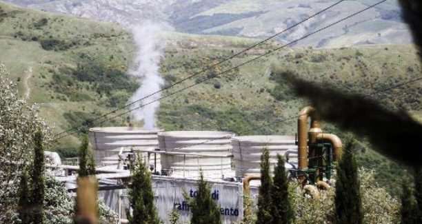 Piancastagnaio_centrale_geotermica_Enel
