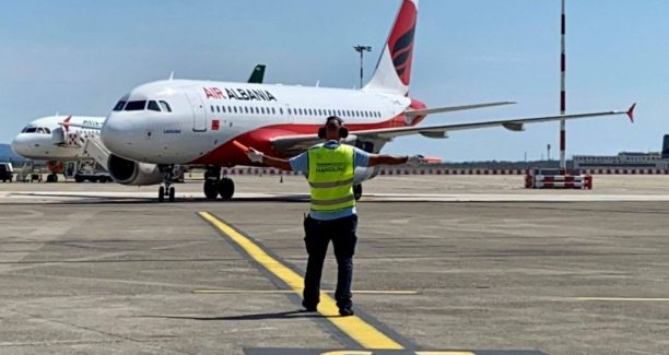 Pisa_Aeroporto_Galilei_Air_Albania_01