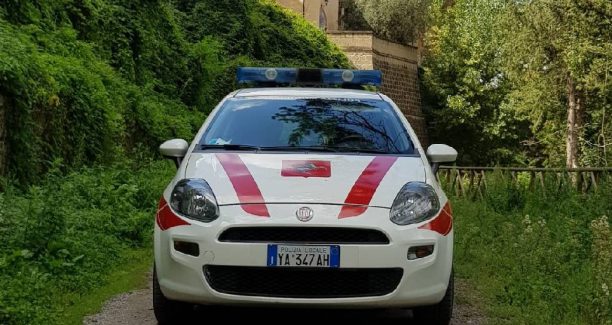 Pitigliano_Auto_Polizia_Municipale_01