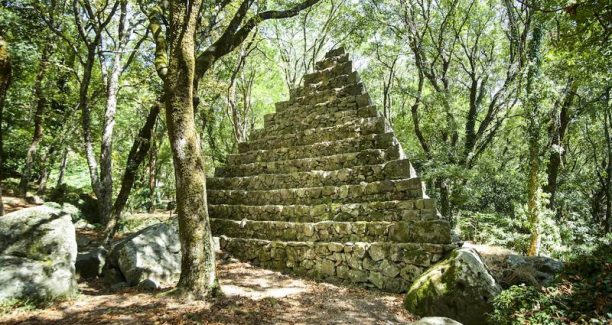 Radicofani_Bosco_Isabella_piramide_01