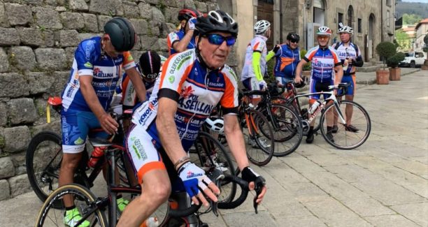 Santa_Fiora_Lorenzo_Galli_con_gruppo_ciclisti_01