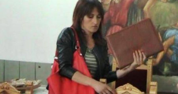 Sbrolli_abbandona_aula