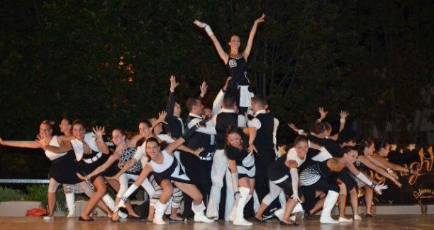 Scuola_ballo_Odissea_2001