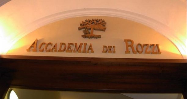 Siena_Accademia_dei_Rozzi_scritta_01