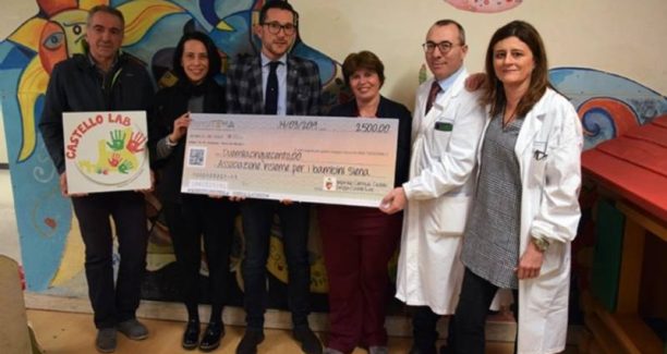Siena_Contrada_Castello_Donazione_Pediatria_Scotte_201903_01