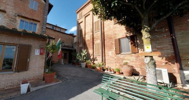 Siena_Hotel_Porta_Romana_Google_Street_View_01