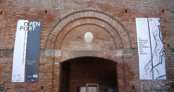 siena_inaugurazione_mostra_antonelli_20161029_15_esterno-mostra