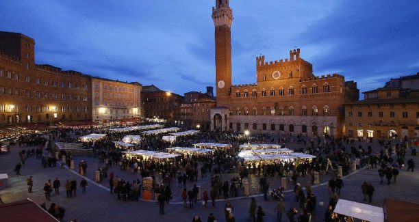Siena_Mercato_nel_Campo_Natale_01