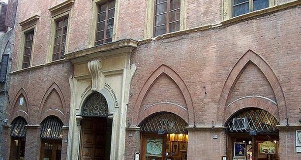 Siena_Palazzo_Patrizi_01