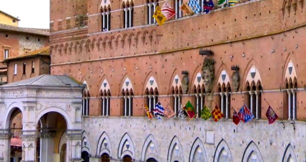 Siena_Palio_2_Luglio_2022_Contrade_Palazzo_Pubblico_01