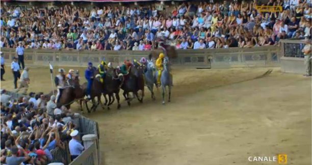 La foto è un fermo immagine della diretta web  su Canale3 Toscana Siena (http://www.canale3toscana.com/live-streaming)