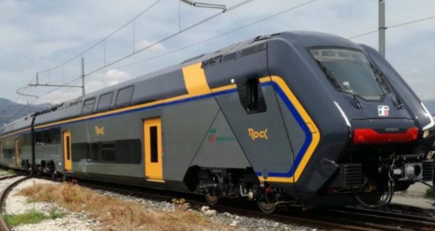 Treno_Rock_Hitachi_01