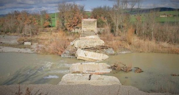 Val_dOrcia_Ponte_Nove_Luci_crollato_02_01