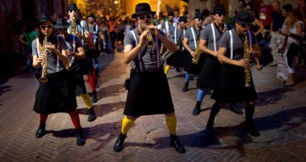 Wanna_Gonna_Show_street_band