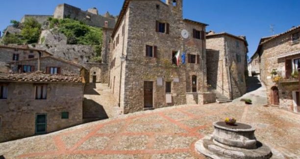 castiglione_dorcia_palazzo_comunale_00