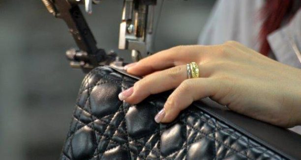 donna_borsa_macchina_cucire