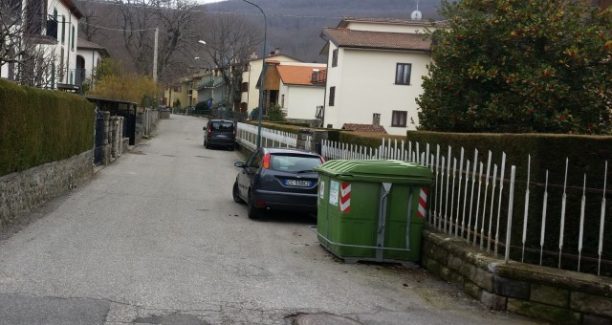 Il cassonetto del ritrovamento (Foto G. Serafini - Amiatanews)