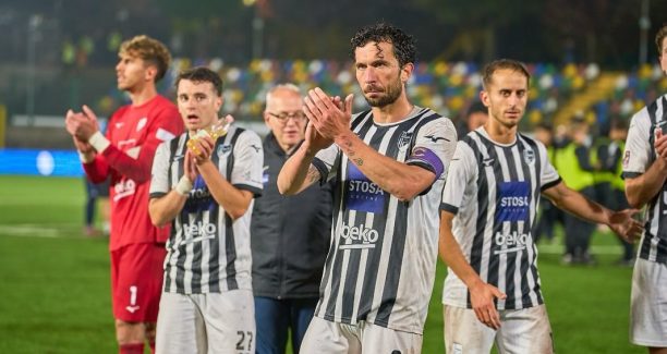 simeoni applaude