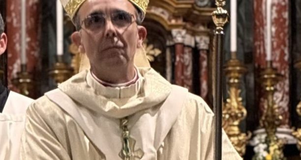 vescovo-bernardino-primo-piano-764x1024